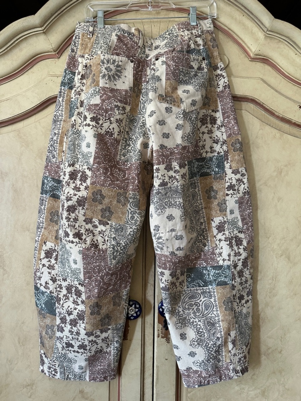 NWT Urban Daizy High-Rise Patchwork Floral Print Barrel Jeans size medium - Picture 3 of 3